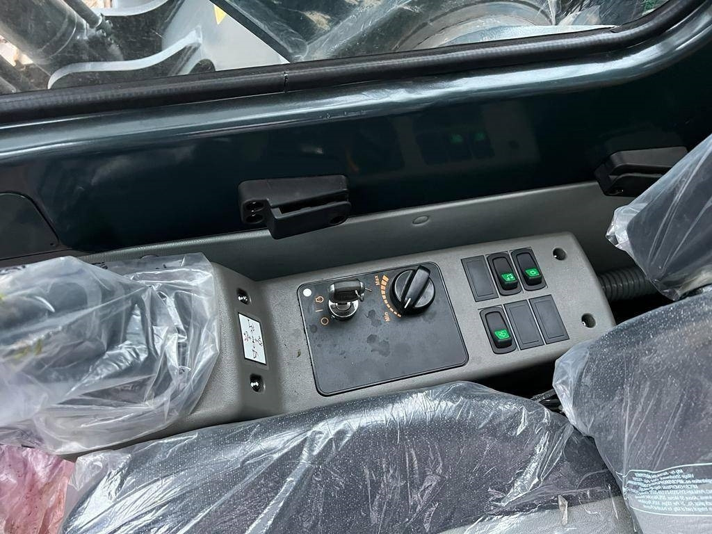 Pelle sur chenille neuf Hyundai R 210: photos 13