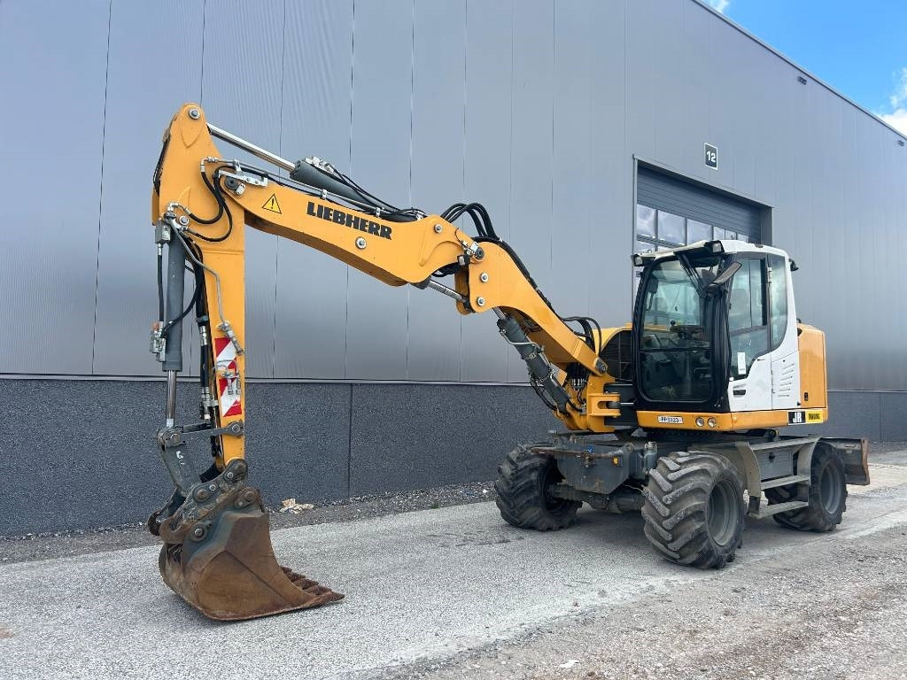 Liebherr A 912 Compact (2 Buckets) - Pelle sur pneus: photos 2 Liebherr A 912 Compact (2 Buckets) - Pelle sur pneus: photos 2
