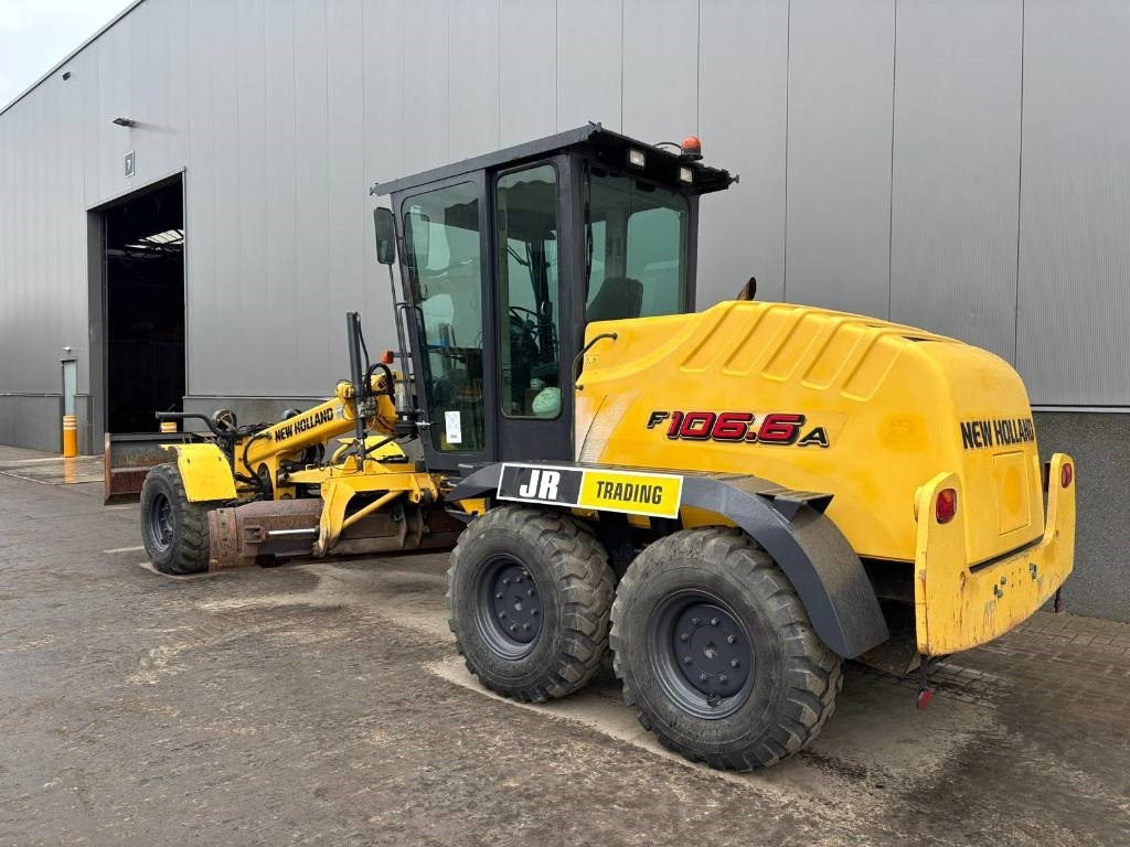 New Holland F 106.6 A - Niveleuse: photos 3 New Holland F 106.6 A - Niveleuse: photos 3