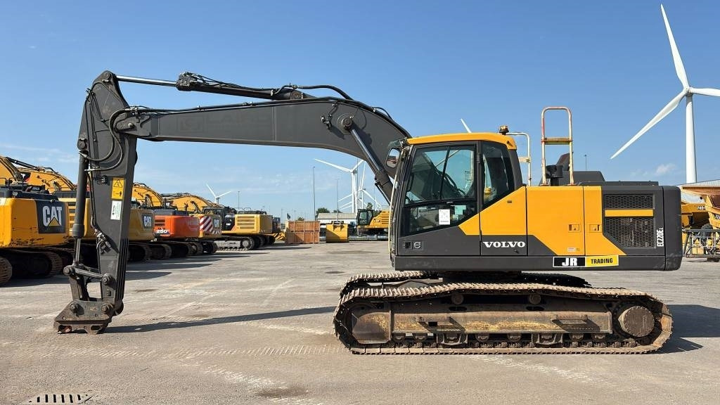 Volvo EC 220 EL (new undercarriage/comes with bucket) - Pelle sur chenille: photos 1 Volvo EC 220 EL (new undercarriage/comes with bucket) - Pelle sur chenille: photos 1