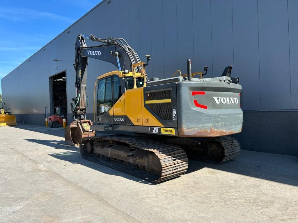 Volvo EC 250 EL (Roto + 3 buckets) - Pelle sur chenille: photos 3 Volvo EC 250 EL (Roto + 3 buckets) - Pelle sur chenille: photos 3