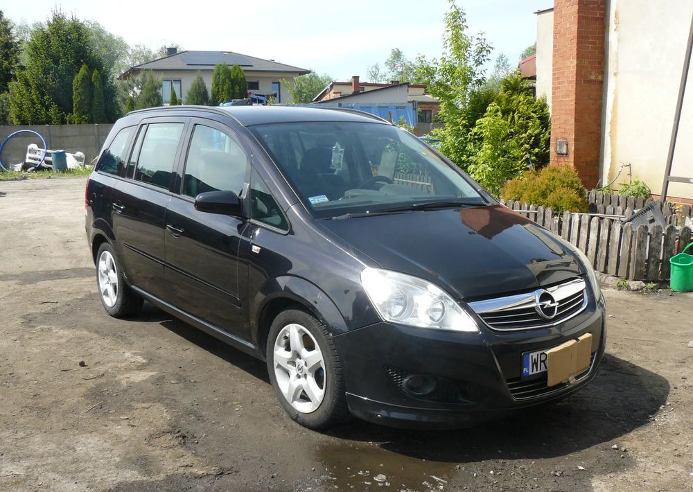 Opel Zafira 1.9 CDTI Cosmo - SUV: photos 2 Opel Zafira 1.9 CDTI Cosmo - SUV: photos 2