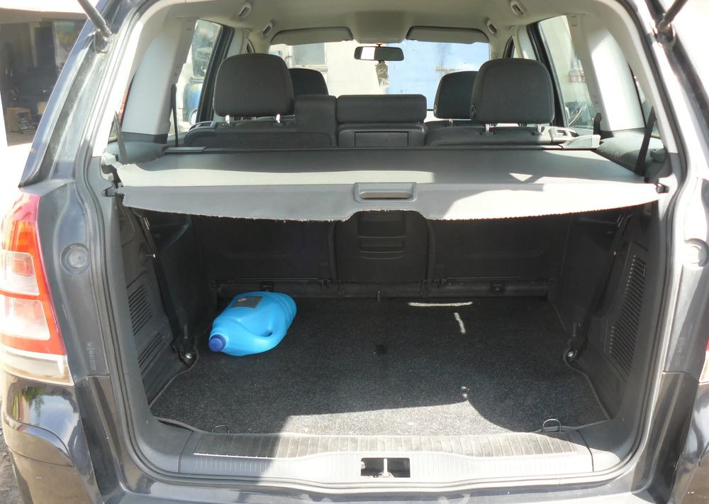 SUV Opel Zafira 1.9 CDTI Cosmo: photos 6