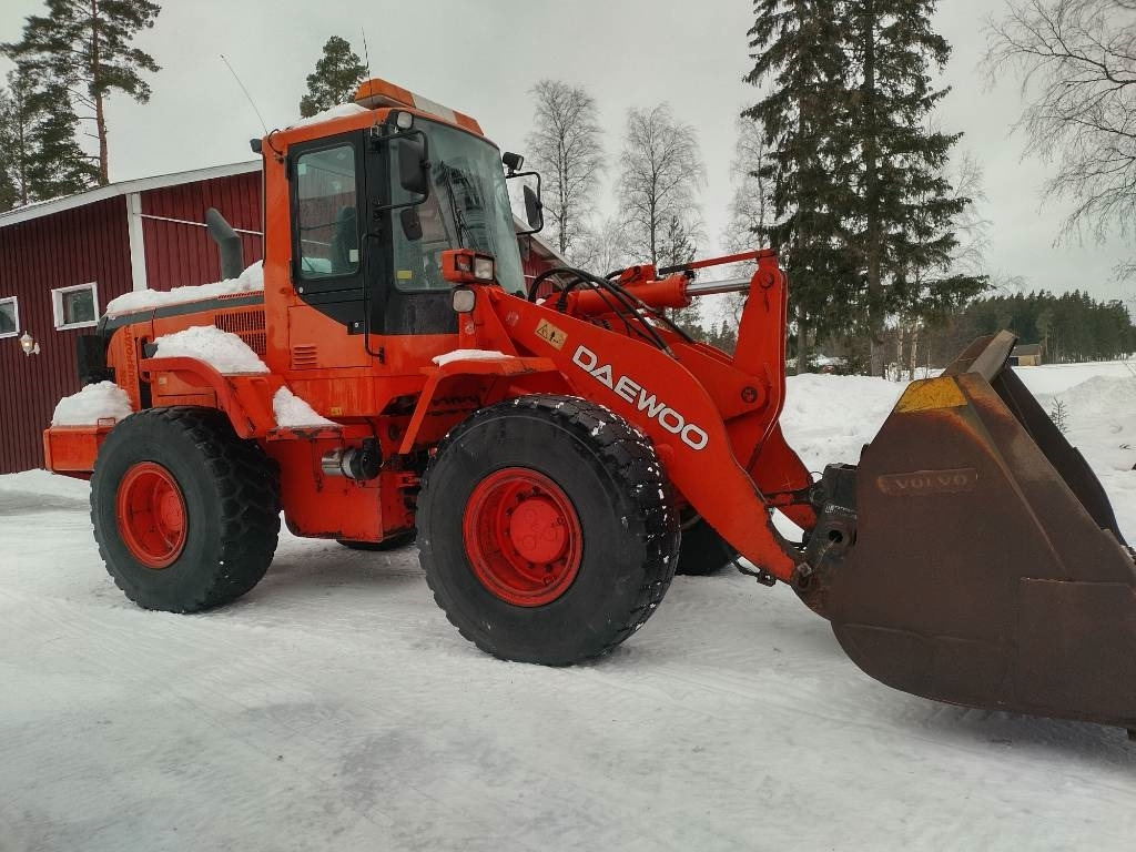 Daewoo 200-V Mega - Chargeuse sur pneus: photos 2 Daewoo 200-V Mega - Chargeuse sur pneus: photos 2