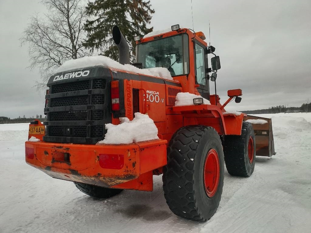 Daewoo 200-V Mega - Chargeuse sur pneus: photos 3 Daewoo 200-V Mega - Chargeuse sur pneus: photos 3