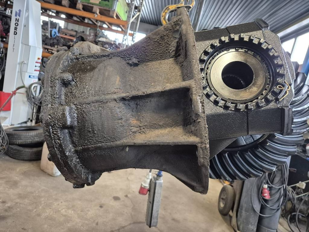 MAN HYD-1370 Etuperä ratio 3,70 - Essieu et pièces pour Camion: photos 1 MAN HYD-1370 Etuperä ratio 3,70 - Essieu et pièces pour Camion: photos 1