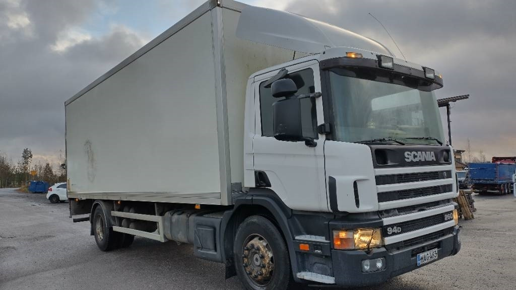 Scania P94 kokosivuaukeva kori+pl-nostin - Camion fourgon: photos 2 Scania P94 kokosivuaukeva kori+pl-nostin - Camion fourgon: photos 2