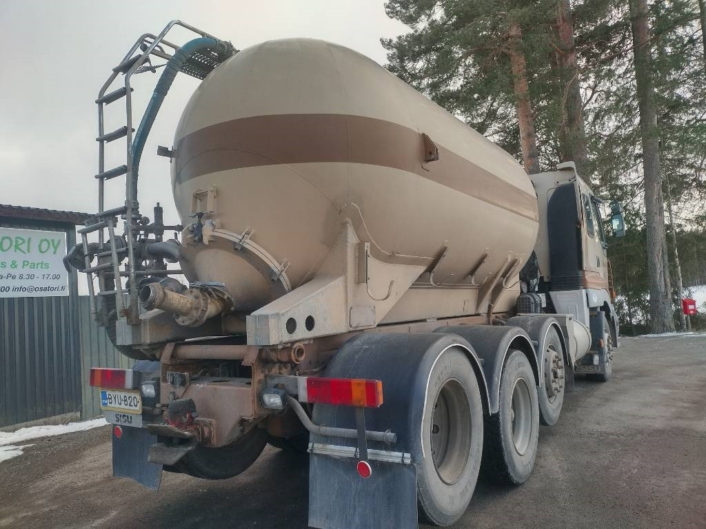 Sisu E14 8x2 kippipainepytty+kompura - Camion citerne: photos 5 Sisu E14 8x2 kippipainepytty+kompura - Camion citerne: photos 5