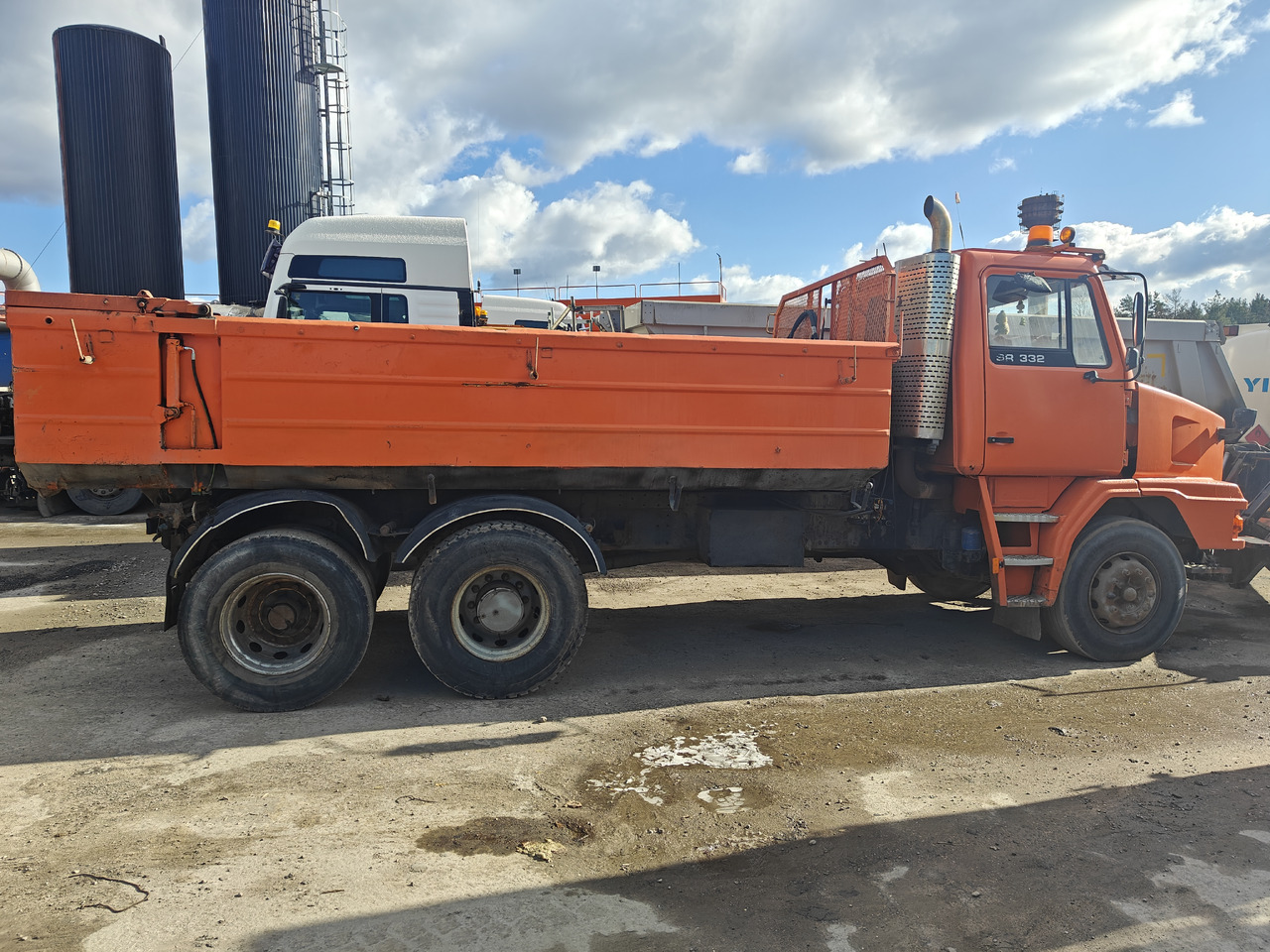 SISU SR 332 - Camion benne: photos 1 SISU SR 332 - Camion benne: photos 1