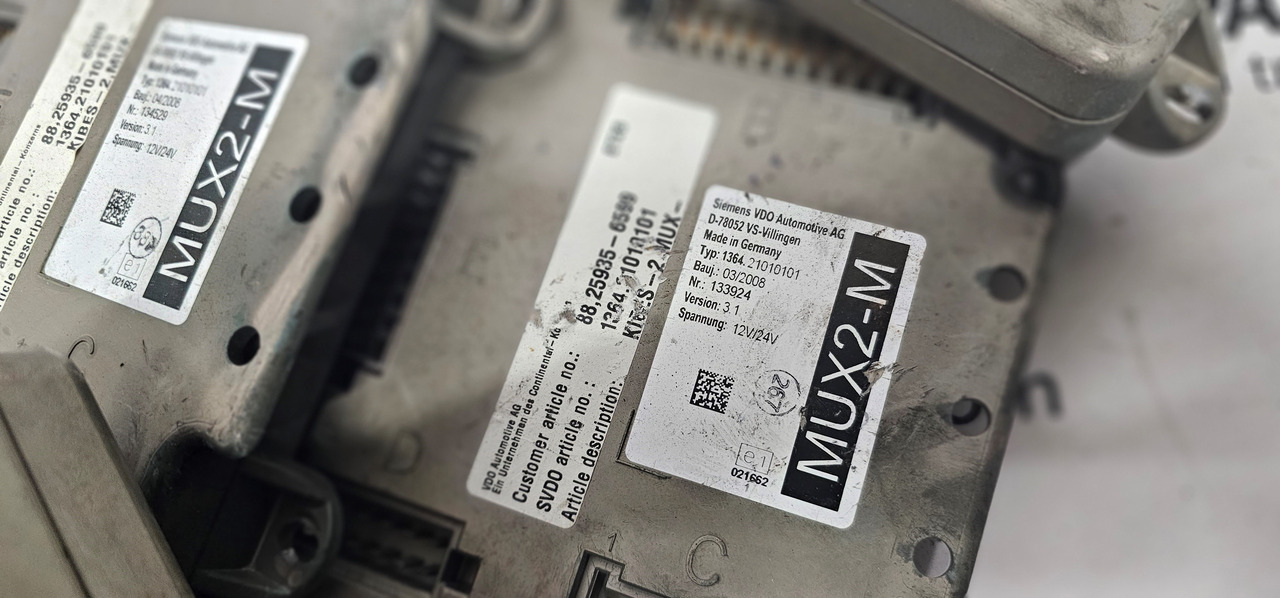 SCANIA SCANIA T, P, G, R, L, S, MUX2-M control unit, MUX2 - M, Ecu Scania F K N-Series Coach Trucks, SOLARIS, NOS Continental Automotive Multiplex Node MUX2-B D-78052, Multiplex MUX2-M VDO Siemens Truck Coac - Bloc de gestion pour Camion: photos 2 SCANIA SCANIA T, P, G, R, L, S, MUX2-M control unit, MUX2 - M, Ecu Scania F K N-Series Coach Trucks, SOLARIS, NOS Continental Automotive Multiplex Node MUX2-B D-78052, Multiplex MUX2-M VDO Siemens Truck Coac - Bloc de gestion pour Camion: photos 2