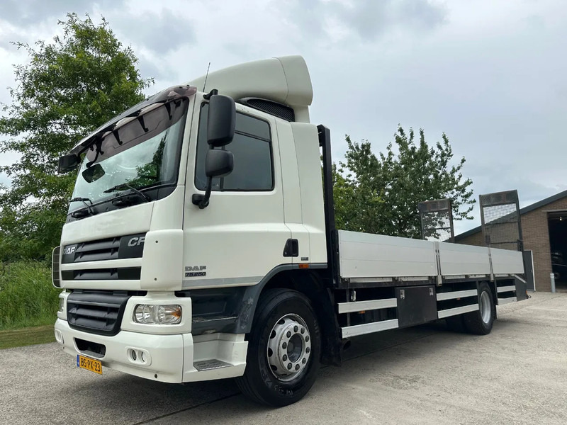 DAF CF 75.250 / NL TRUCK / EURO 5 / 4X2 / HYDRAULIC RAMPS / FULL AIR - Camion porte-voitures: photos 1 DAF CF 75.250 / NL TRUCK / EURO 5 / 4X2 / HYDRAULIC RAMPS / FULL AIR - Camion porte-voitures: photos 1
