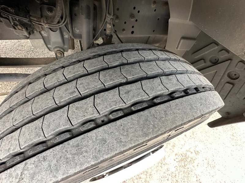 Mercedes-Benz Atego 815 / NL TRUCK / EURO 2 / BOX + LIFT / LOW KM / GOOD CONDITION / 7,5t - Camion fourgon: photos 5 Mercedes-Benz Atego 815 / NL TRUCK / EURO 2 / BOX + LIFT / LOW KM / GOOD CONDITION / 7,5t - Camion fourgon: photos 5