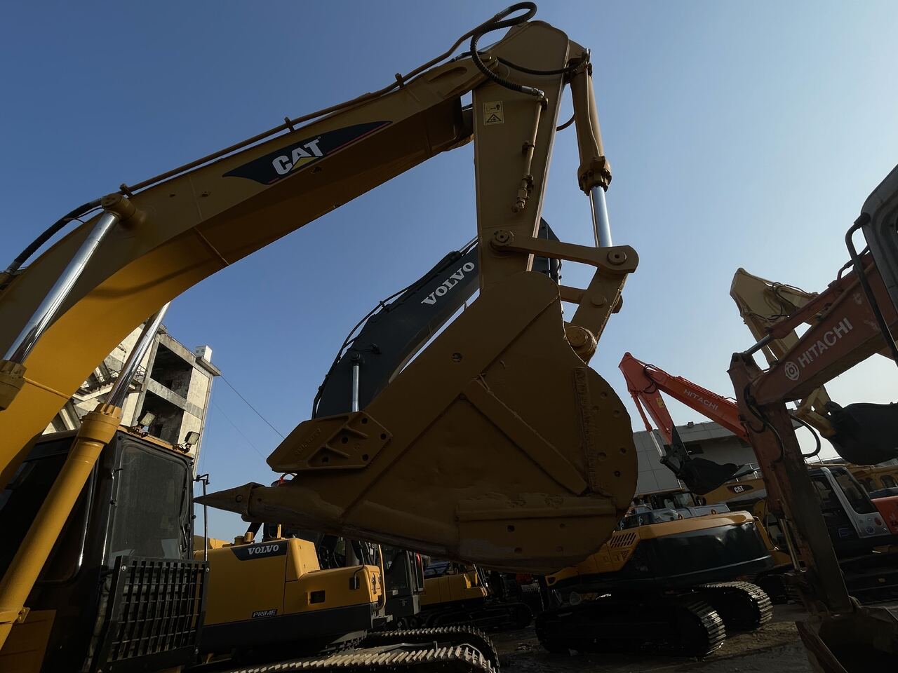CATERPILLAR 325BL - Pelle sur chenille: photos 3 CATERPILLAR 325BL - Pelle sur chenille: photos 3
