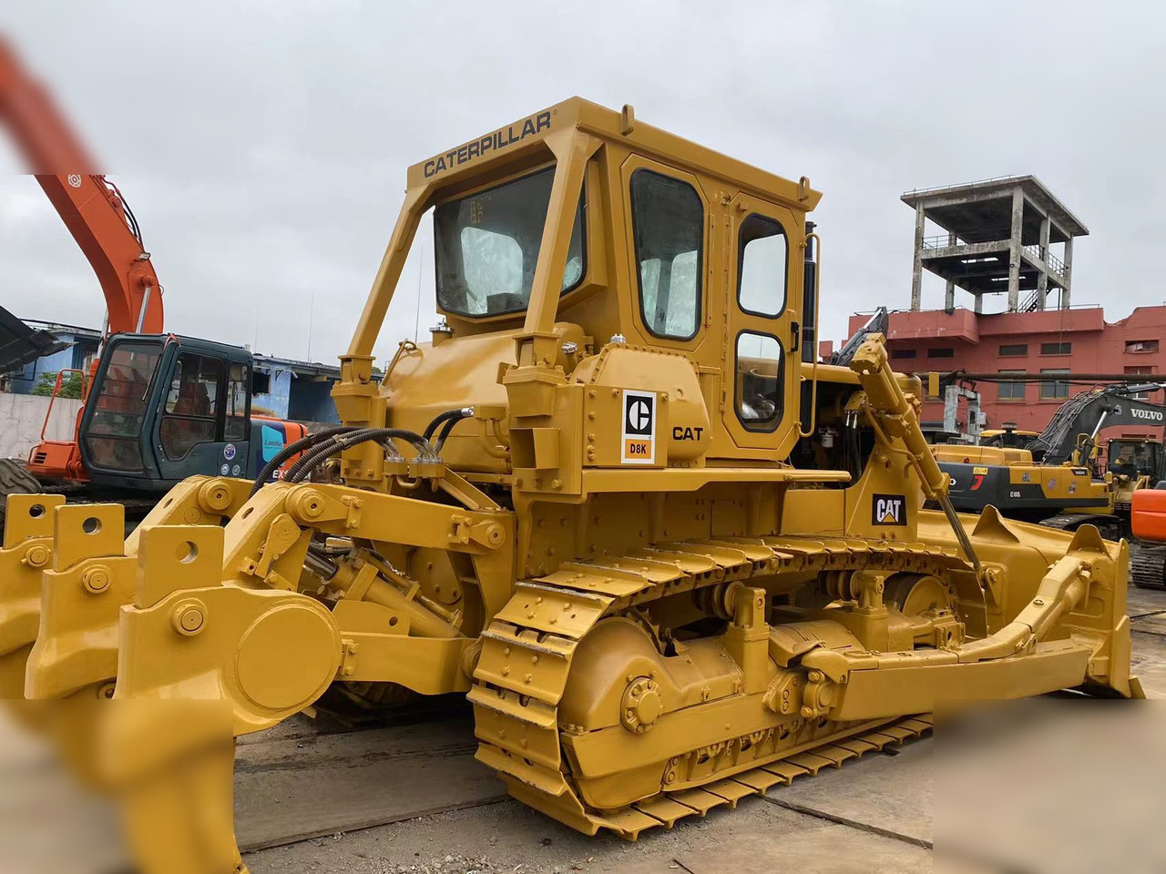 CATERPILLAR D8K - Bulldozer: photos 1 CATERPILLAR D8K - Bulldozer: photos 1