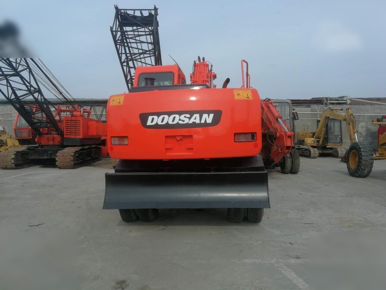 Pelle sur pneus DOOSAN DH150W-7: photos 6 Pelle sur pneus DOOSAN DH150W-7: photos 6