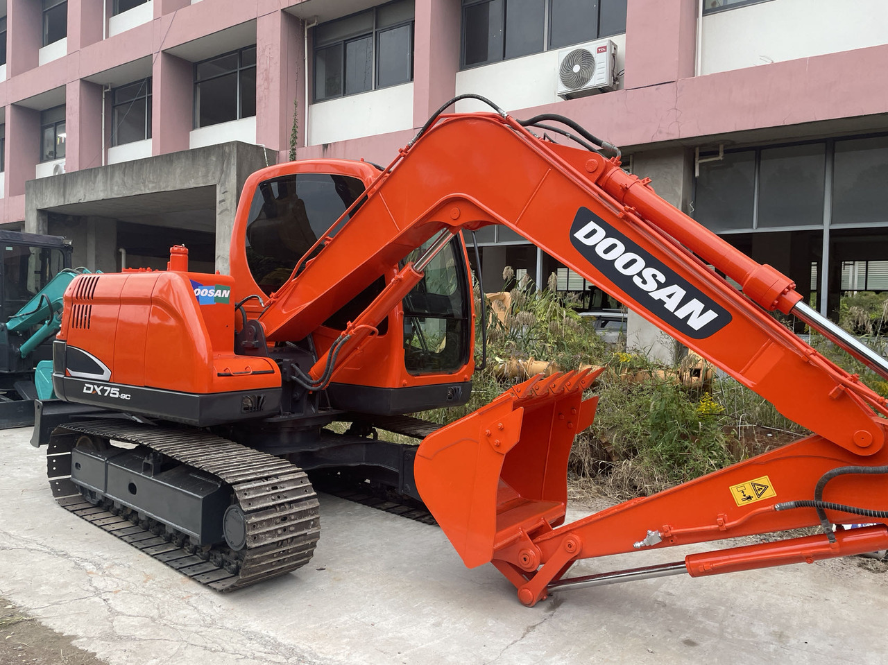DOOSAN DX75-9C - Pelle sur chenille: photos 4 DOOSAN DX75-9C - Pelle sur chenille: photos 4