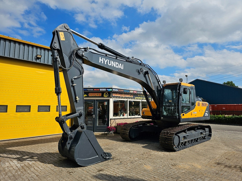 Hyundai R215L - Pelle sur chenille: photos 2 Hyundai R215L - Pelle sur chenille: photos 2
