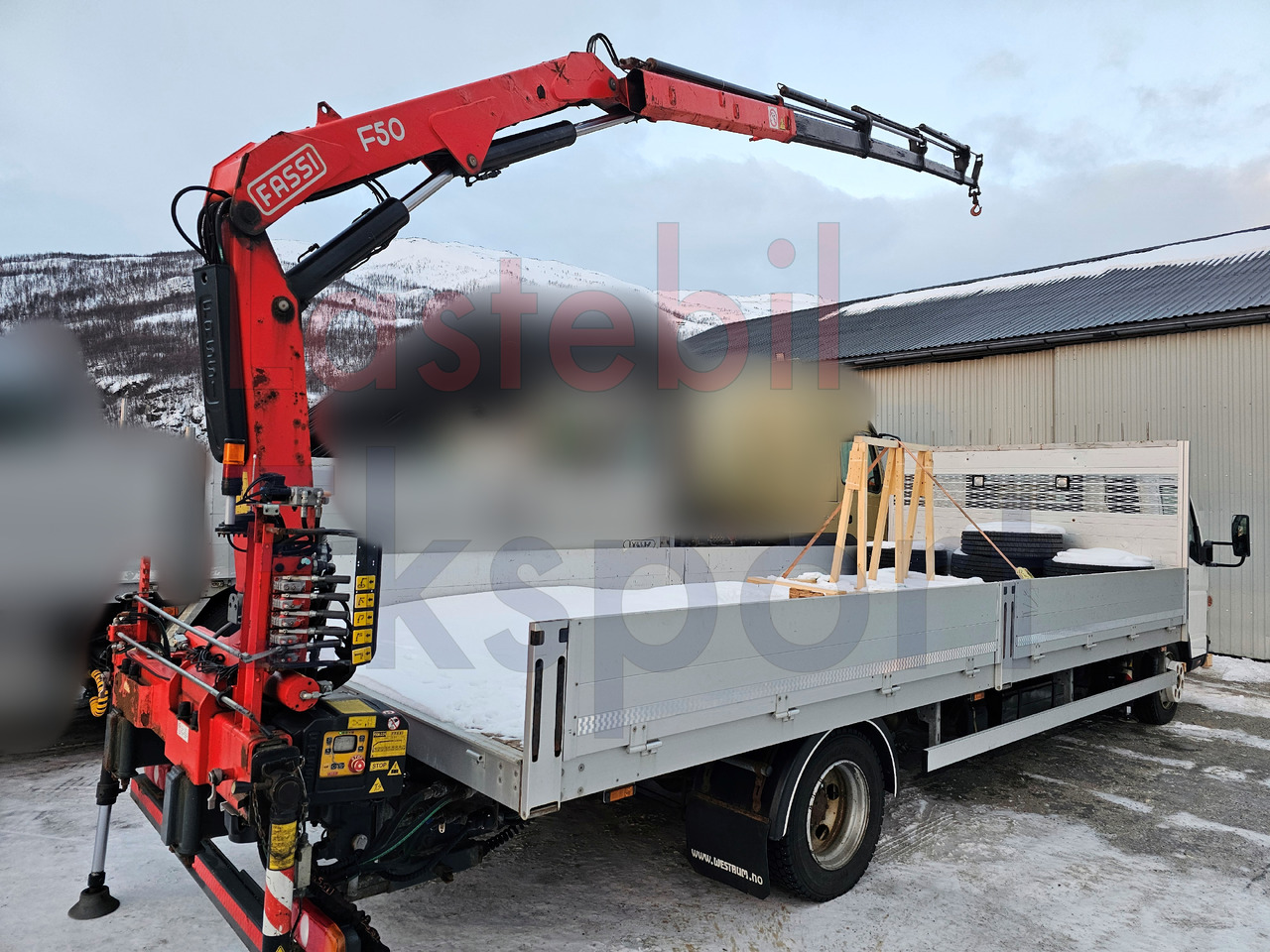 MITSUBISHI Fuso CANTER / FASSI F50 / LOW KM - Camion grue: photos 2 MITSUBISHI Fuso CANTER / FASSI F50 / LOW KM - Camion grue: photos 2