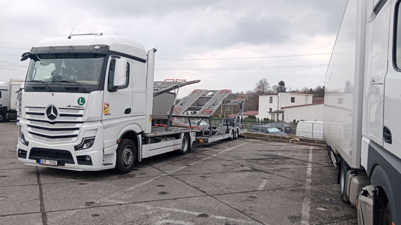 MERCEDES-BENZ actros - Camion porte-voitures: photos 1 MERCEDES-BENZ actros - Camion porte-voitures: photos 1