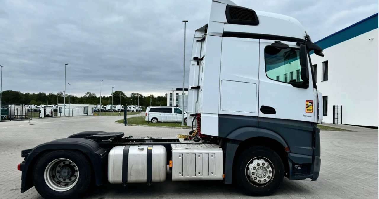 Tracteur routier MERCEDES-BENZ Actros 1845 with retarder: photos 6 Tracteur routier MERCEDES-BENZ Actros 1845 with retarder: photos 6