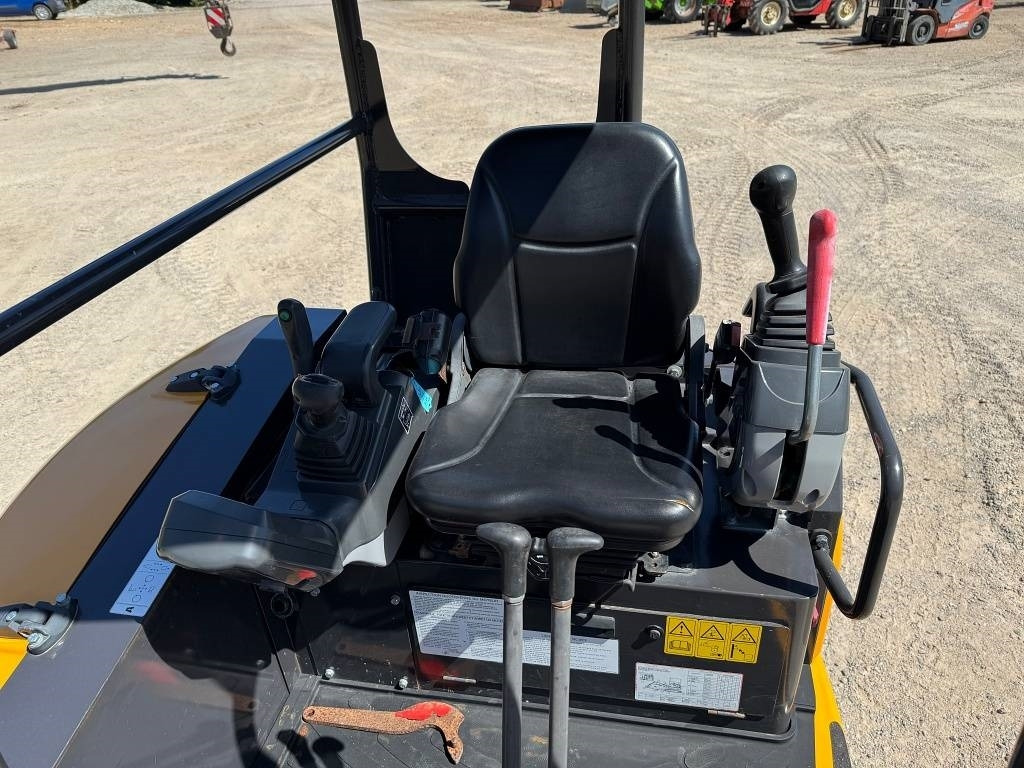 Mini pelle Kato imer HD33V5: photos 11 Mini pelle Kato imer HD33V5: photos 11