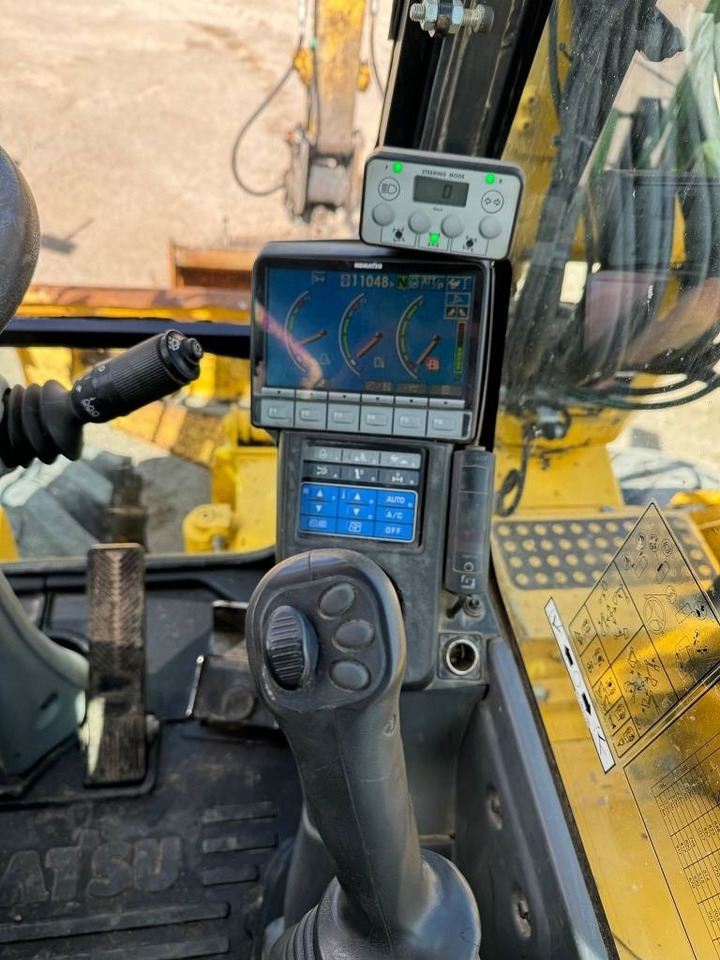 Pelle sur pneus Komatsu PW 98 MR-8: photos 11