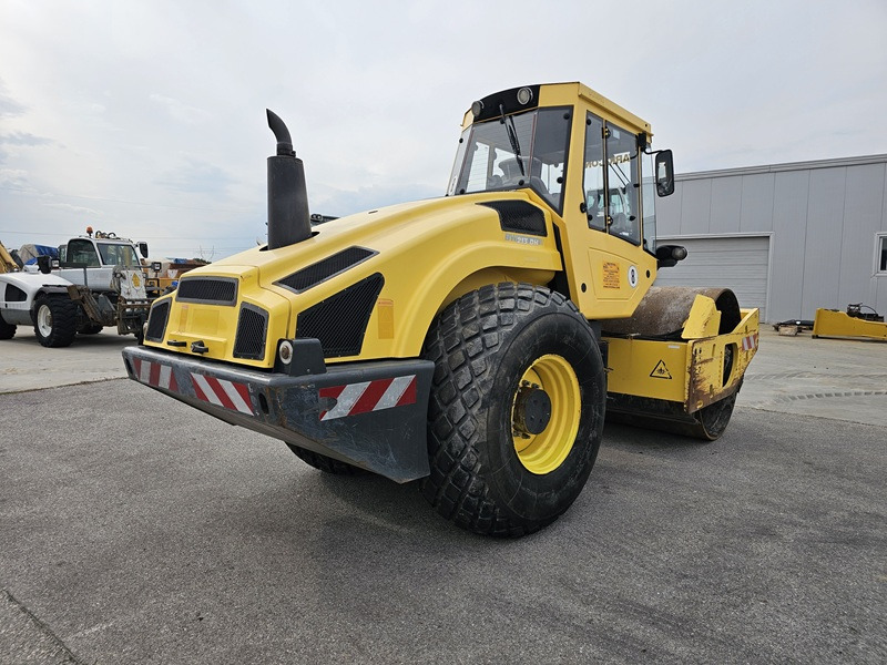BOMAG BW213DH-4 BVC - Compacteur à pieds de mouton/ Monocylindre: photos 3 BOMAG BW213DH-4 BVC - Compacteur à pieds de mouton/ Monocylindre: photos 3