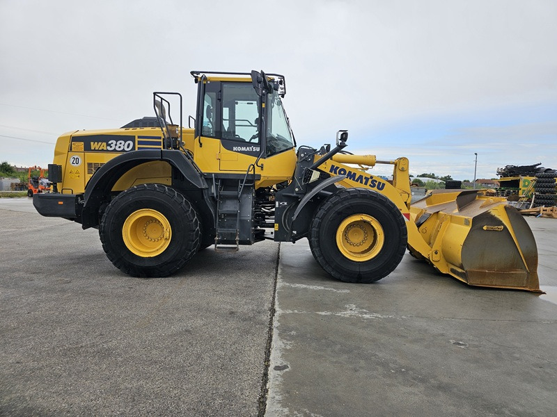 KOMATSU WA380-8 - Chargeuse sur pneus: photos 4 KOMATSU WA380-8 - Chargeuse sur pneus: photos 4