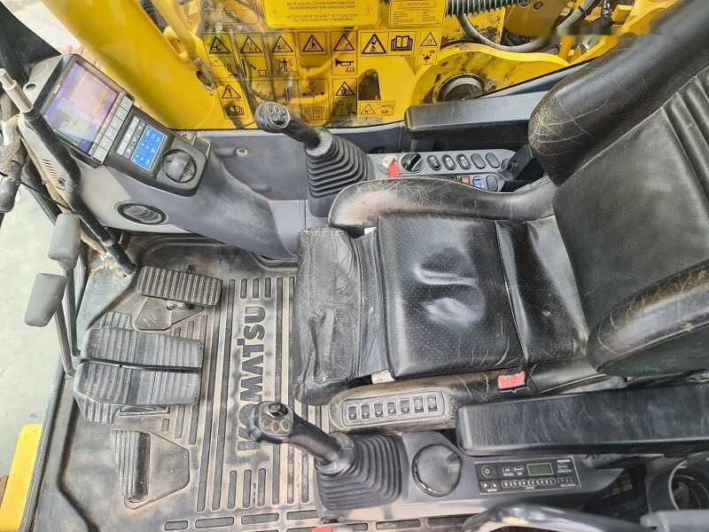 Pelle sur chenille Komatsu PC240NLC-11: photos 10