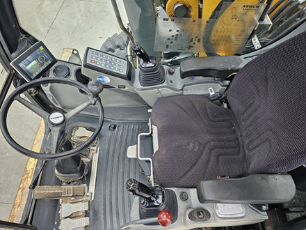 Pelle sur pneus LIEBHERR A916: photos 10