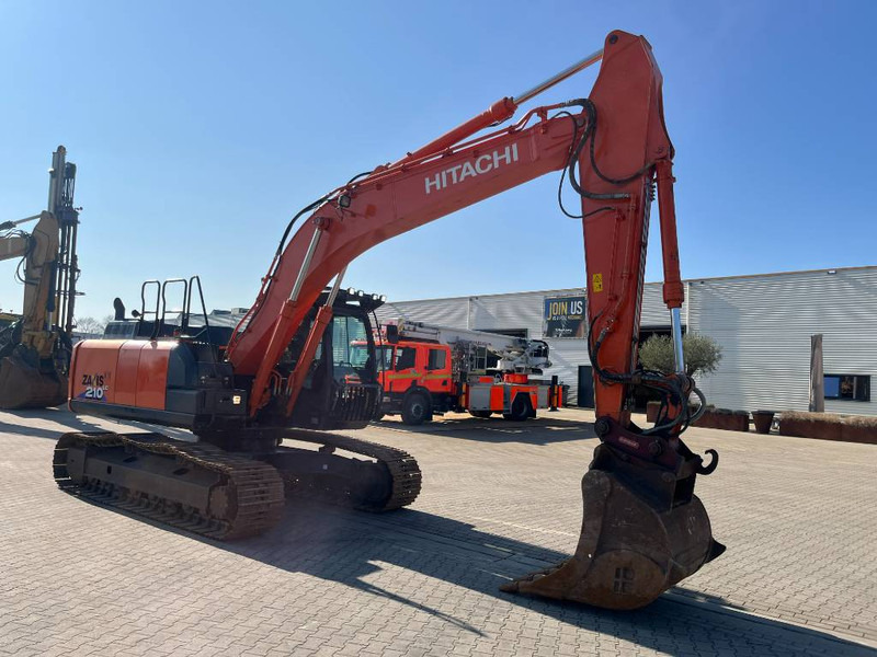 Hitachi ZX 210 LC-6 - Pelle sur chenille: photos 4 Hitachi ZX 210 LC-6 - Pelle sur chenille: photos 4