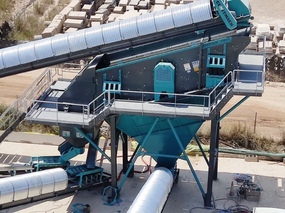 Constmach 140-180 Tph Vibrating Screen 2-3-4 Stages 1800x5000 mm - Crible: photos 3 Constmach 140-180 Tph Vibrating Screen 2-3-4 Stages 1800x5000 mm - Crible: photos 3