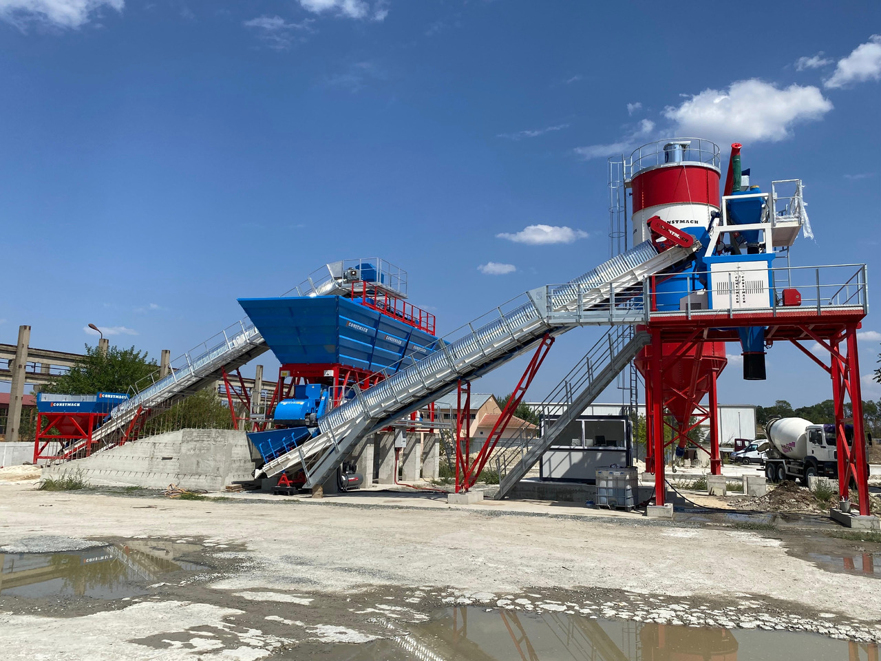 Constmach 60 m³/h Compact Concrete Batching Plant With Band - Centrale à béton: photos 1 Constmach 60 m³/h Compact Concrete Batching Plant With Band - Centrale à béton: photos 1