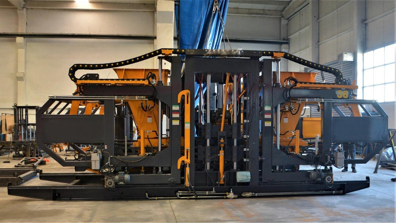 Pondeuse à parpaing neuf Constmach BS-25 Concrete Block Making Machine (Concrete Paving Machine): photos 1