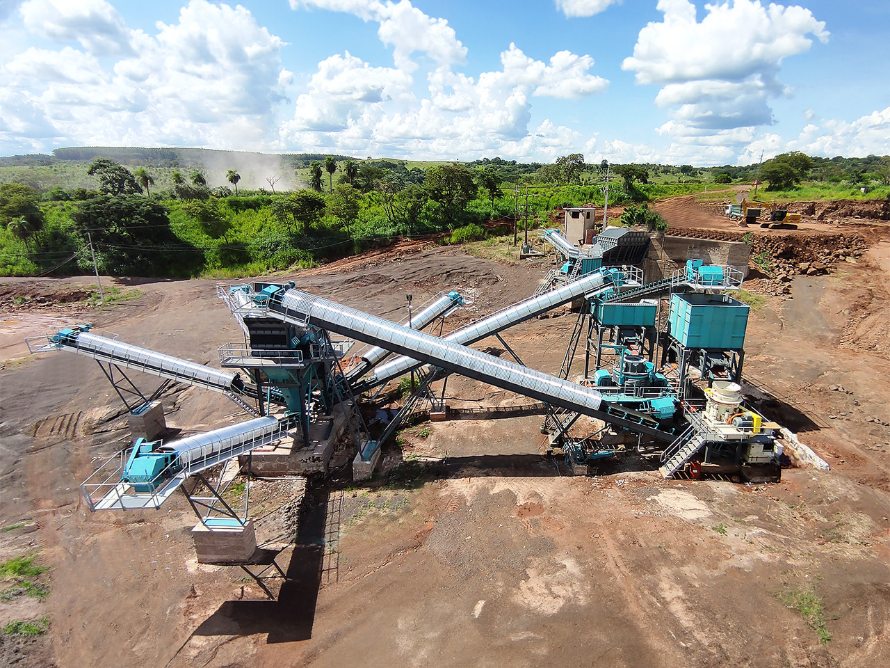 Constmach Installation Stationnaire De Concassage De Pierres De Basalte 250-300 Tph - Concasseur: photos 1 Constmach Installation Stationnaire De Concassage De Pierres De Basalte 250-300 Tph - Concasseur: photos 1