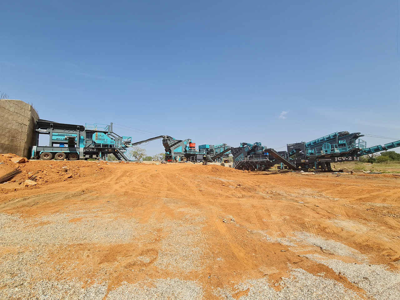 Constmach Mobile Steinbrechanlage mit einer Leistung von 150 t/h ab Lager lieferbar - Concasseur mobile: photos 1 Constmach Mobile Steinbrechanlage mit einer Leistung von 150 t/h ab Lager lieferbar - Concasseur mobile: photos 1