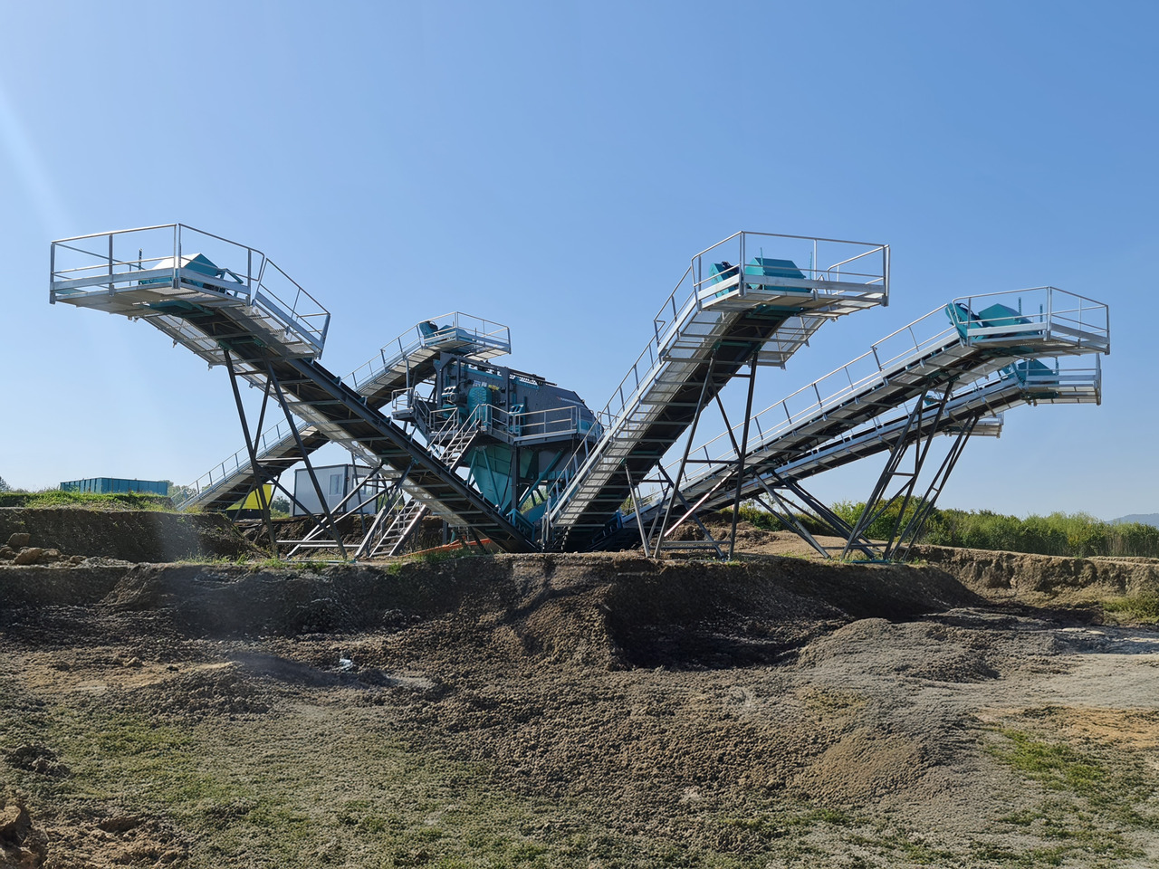 Constmach Stationäre Wasch- und Siebanlagen (Sand-, Kies-, Schotter Wäsche und -siebung) - Crible: photos 1 Constmach Stationäre Wasch- und Siebanlagen (Sand-, Kies-, Schotter Wäsche und -siebung) - Crible: photos 1