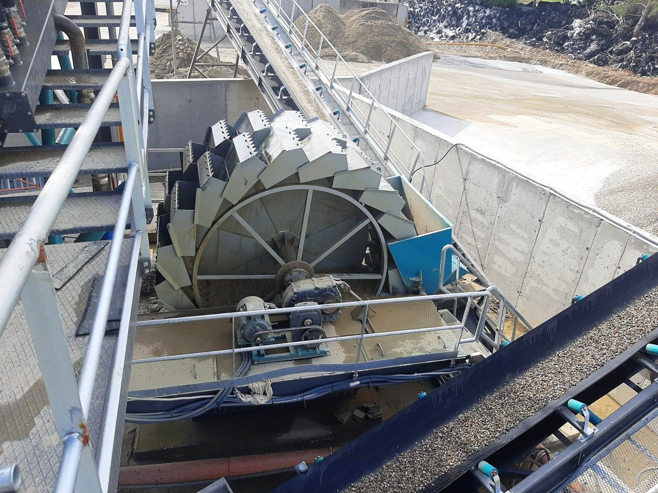 Constmach Wheeled Bucket Sand Washing Machine - Crible: photos 3 Constmach Wheeled Bucket Sand Washing Machine - Crible: photos 3