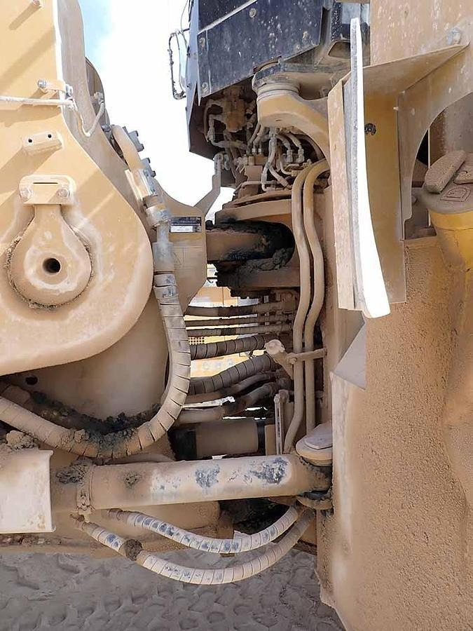 Chargeuse sur pneus CAT 988K: photos 36