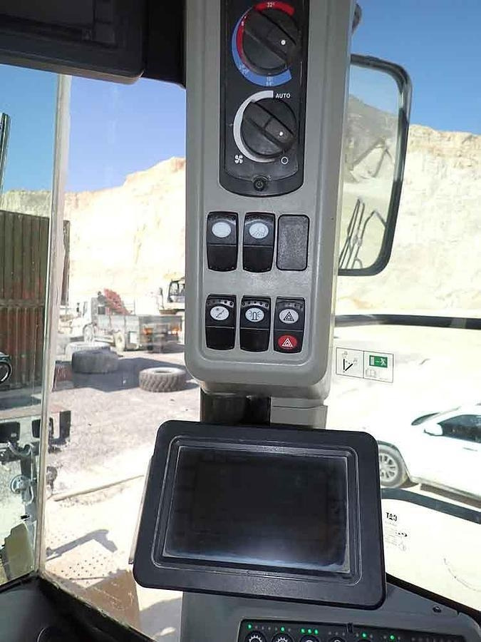 Chargeuse sur pneus CAT 988K: photos 20