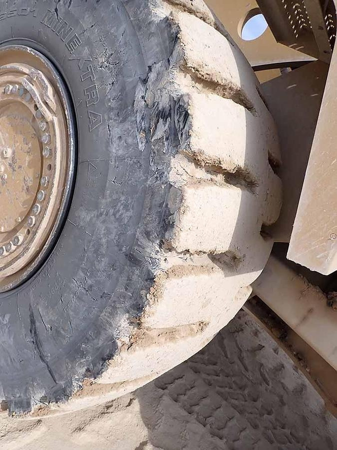 Chargeuse sur pneus CAT 988K: photos 24