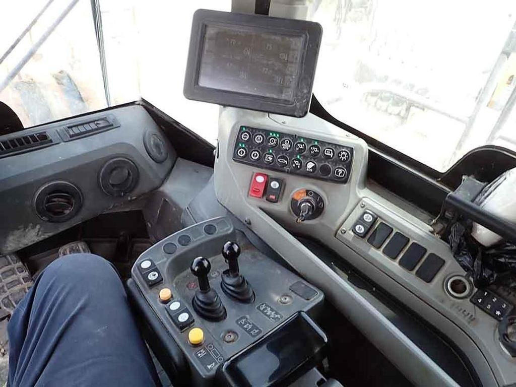 Chargeuse sur pneus CAT 988K: photos 19