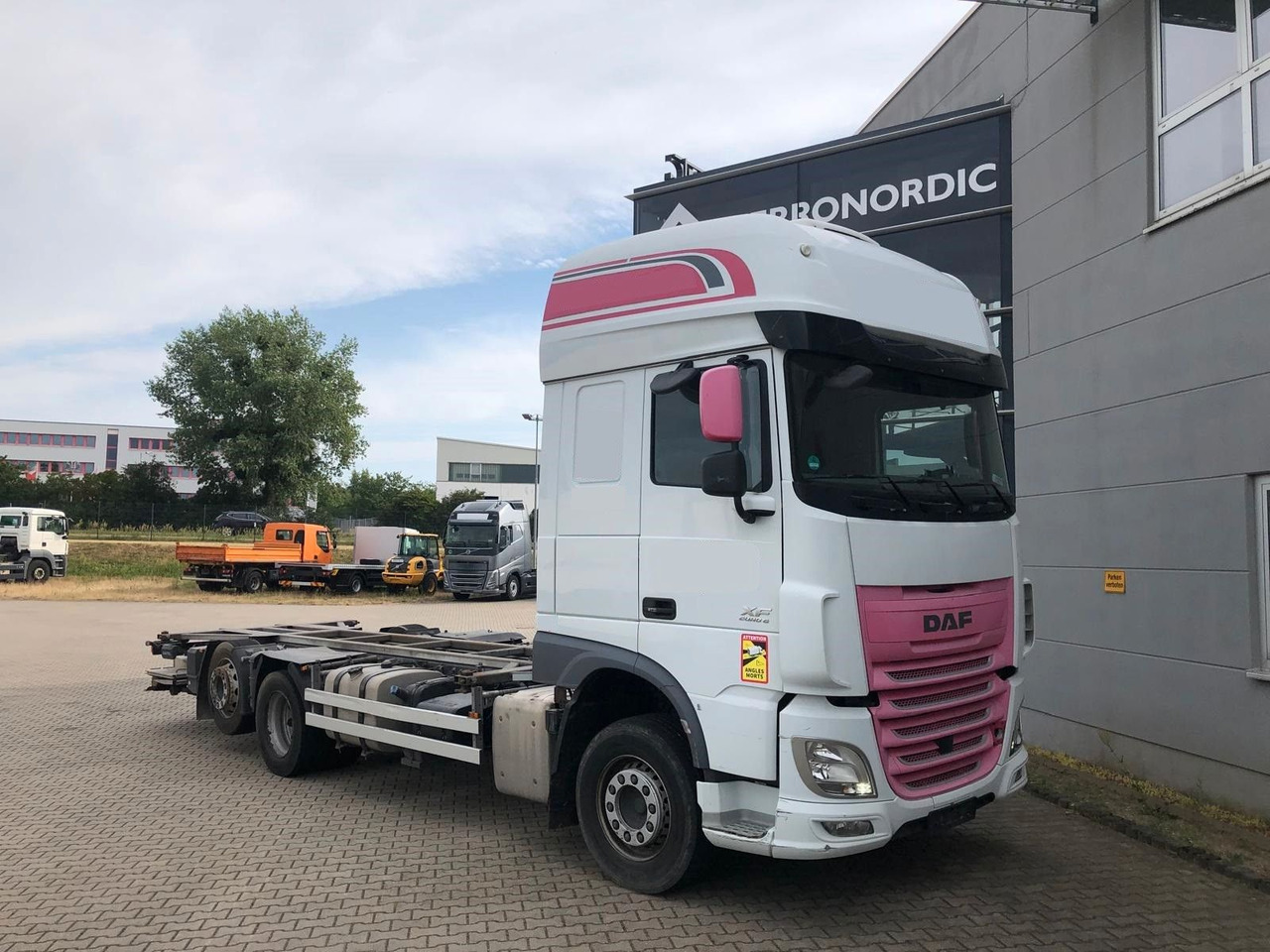DAF XF460SSC Lenk/Lift*LBW*Standkl*Mega*NeueKuppl. - Camion porte-conteneur/ Caisse mobile: photos 1 DAF XF460SSC Lenk/Lift*LBW*Standkl*Mega*NeueKuppl. - Camion porte-conteneur/ Caisse mobile: photos 1