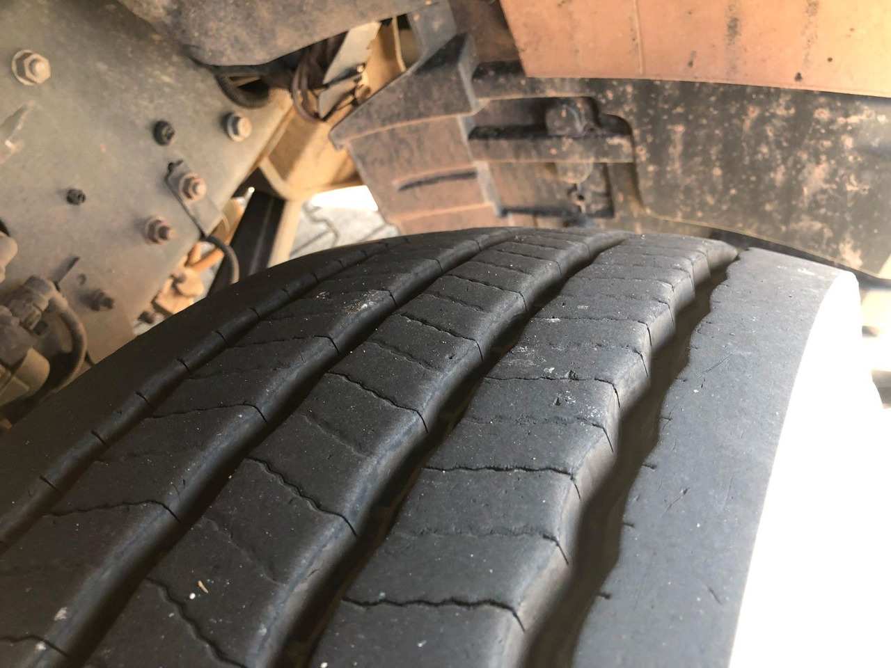 Volvo FE 350 6x2 Lenkachse*Alufelgen*HIAB*AHK*Klima en crédit-bail Volvo FE 350 6x2 Lenkachse*Alufelgen*HIAB*AHK*Klima: photos 26 Volvo FE 350 6x2 Lenkachse*Alufelgen*HIAB*AHK*Klima en crédit-bail Volvo FE 350 6x2 Lenkachse*Alufelgen*HIAB*AHK*Klima: photos 26