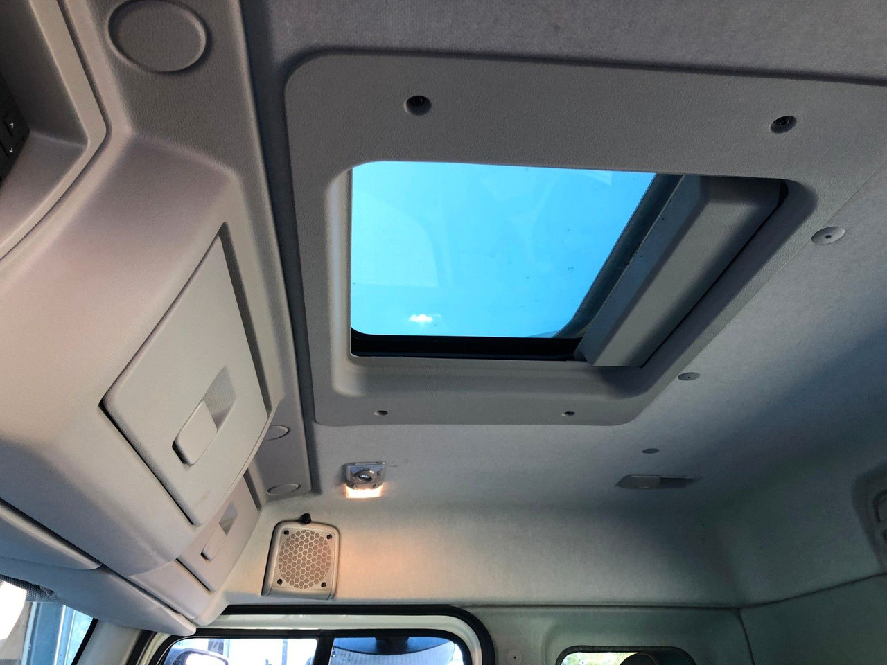 Volvo FE 350 6x2 Lenkachse*Alufelgen*HIAB*AHK*Klima en crédit-bail Volvo FE 350 6x2 Lenkachse*Alufelgen*HIAB*AHK*Klima: photos 19 Volvo FE 350 6x2 Lenkachse*Alufelgen*HIAB*AHK*Klima en crédit-bail Volvo FE 350 6x2 Lenkachse*Alufelgen*HIAB*AHK*Klima: photos 19