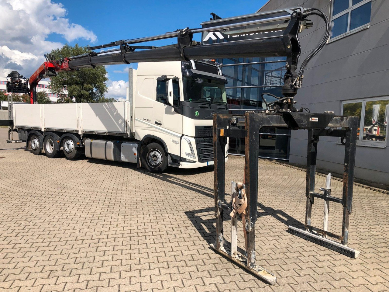 Volvo FH460 8x2 TRIDEM VLA&NLA gelenkt*FASSI F215AS.24 - Camion plateau, Camion grue: photos 3 Volvo FH460 8x2 TRIDEM VLA&NLA gelenkt*FASSI F215AS.24 - Camion plateau, Camion grue: photos 3