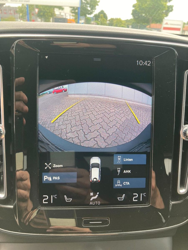 SUV Volvo XC 40 D3 Momentum Pro AWD: photos 9