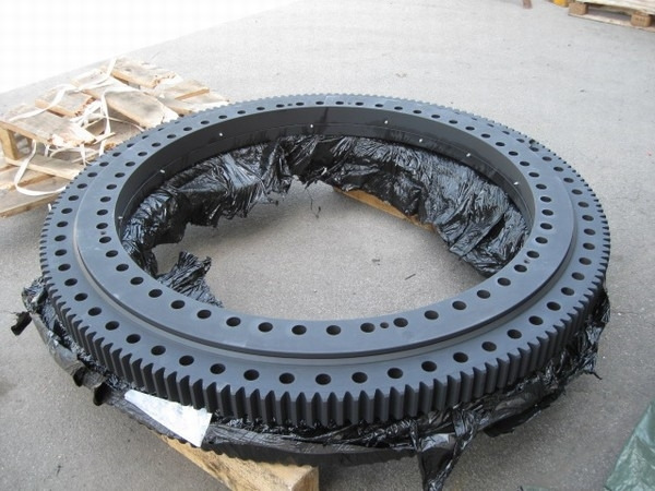 Drehkranz Liebherr LTM 1040-2.1 - Couronne d'orientation pour Engins de chantier: photos 1 Drehkranz Liebherr LTM 1040-2.1 - Couronne d'orientation pour Engins de chantier: photos 1
