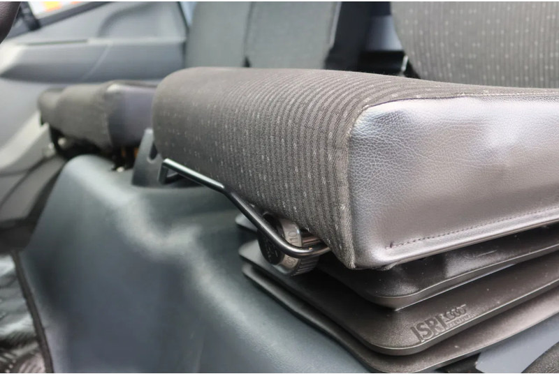 FUSO Canter Mistubishi Canter 7C18 - Camion fourgon: photos 5 FUSO Canter Mistubishi Canter 7C18 - Camion fourgon: photos 5