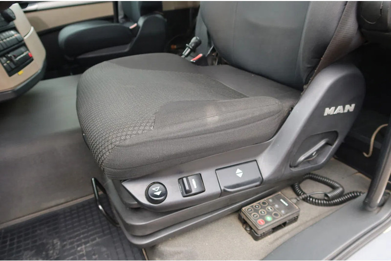 MAN TGS 35.360 Kraanwagen + oprijwagen Hiab 228 E3 - Camion grue: photos 5 MAN TGS 35.360 Kraanwagen + oprijwagen Hiab 228 E3 - Camion grue: photos 5